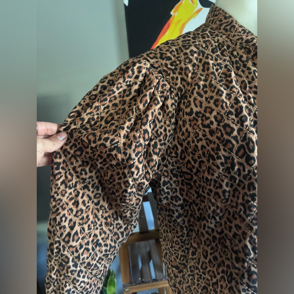 Leopard Quilted Print Women's Jacket - Picture 5 of 10